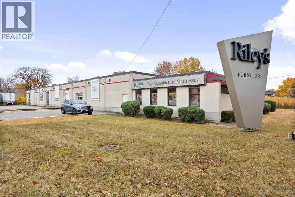 Warehouse for rent: 2570 Ouellette Avenue, Windsor, Ontario N8X 1L7