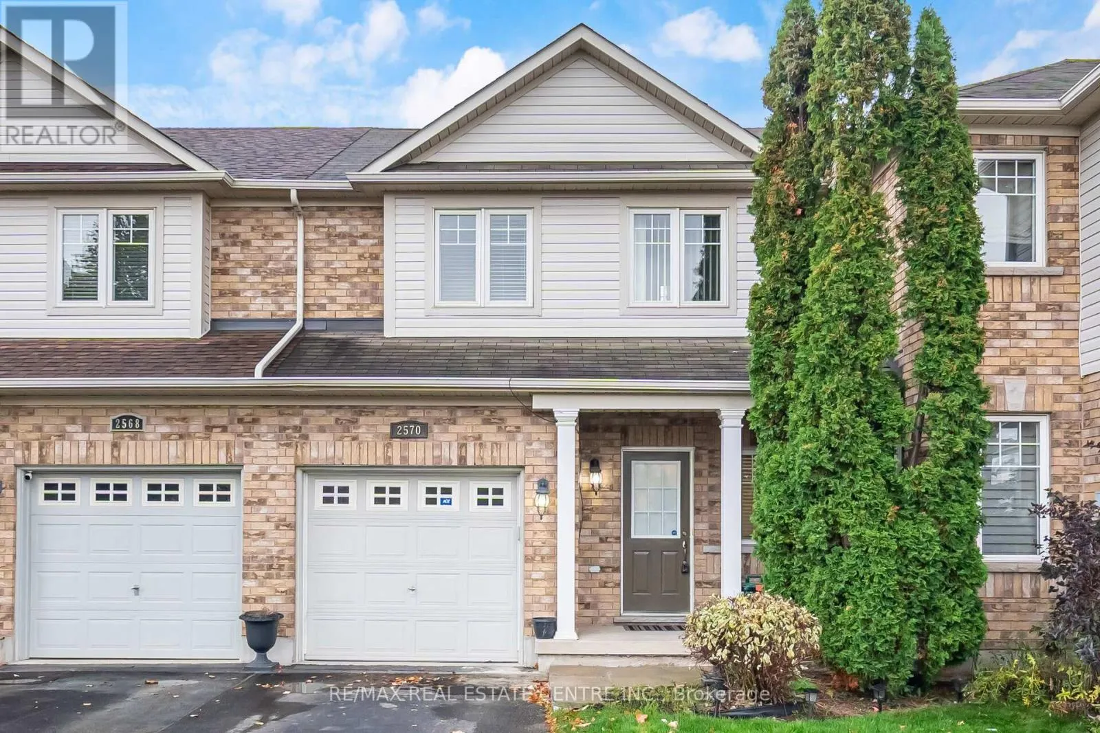 Row / Townhouse for rent: 2570 Valleyridge Drive, Oakville, Ontario L6M 5H5