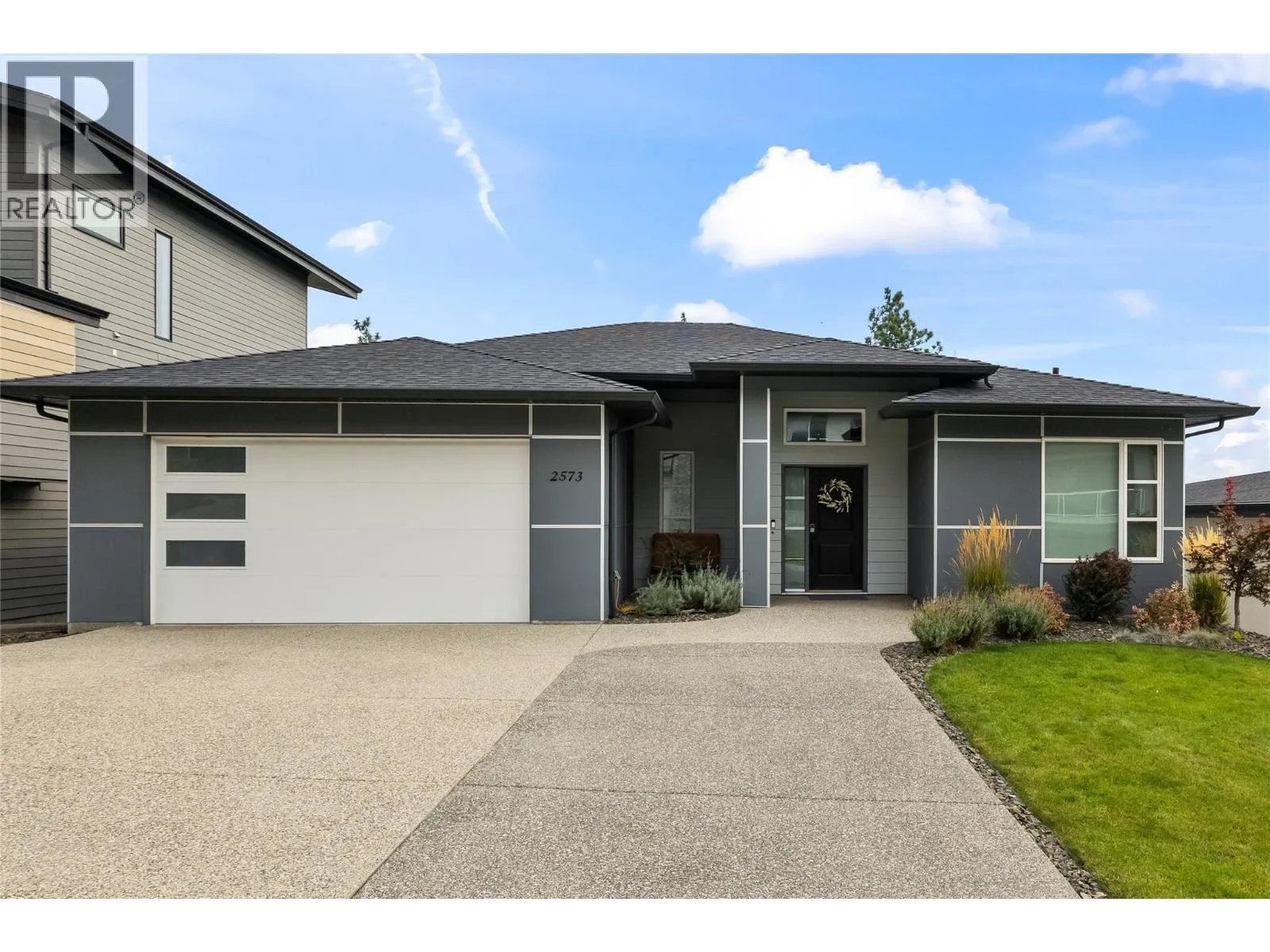 House for rent: 2573 Crown Crest Drive, West Kelowna, British Columbia V4T 3N3