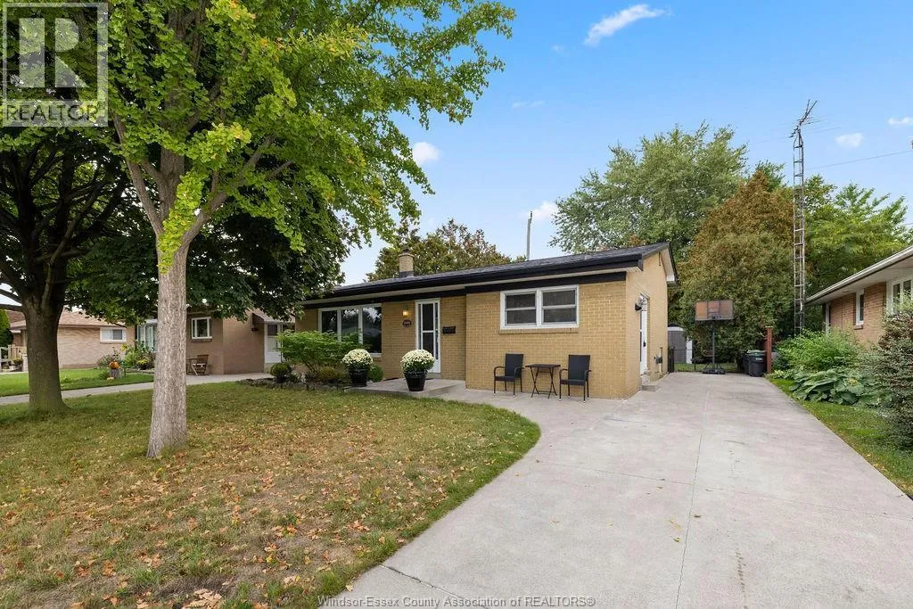 2584 Gail, Windsor, Ontario N8W 2Z6