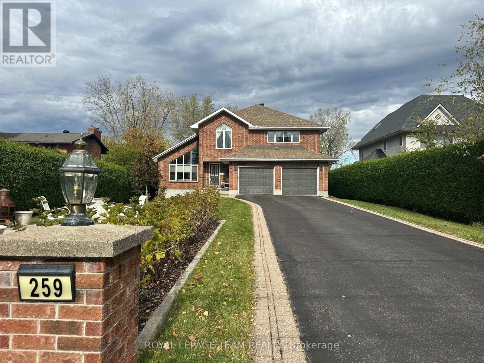 House for rent: 259 Grandview Road, Ottawa, Ontario K2H 8B9