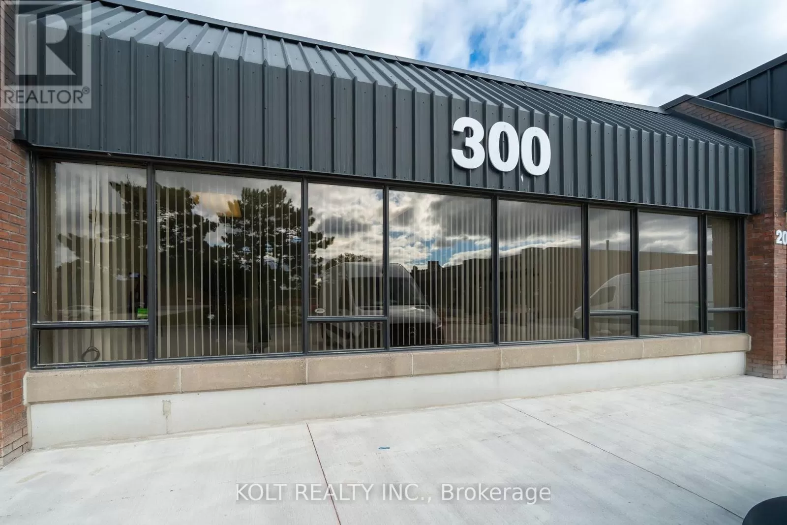 Warehouse for rent: 26 - 300 Esna Park Drive, Markham, Ontario L3R 1H3