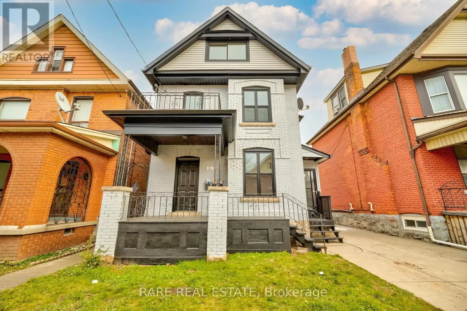 Duplex for rent: 26 Fairleigh Avenue N, Hamilton, Ontario L8L 6H2