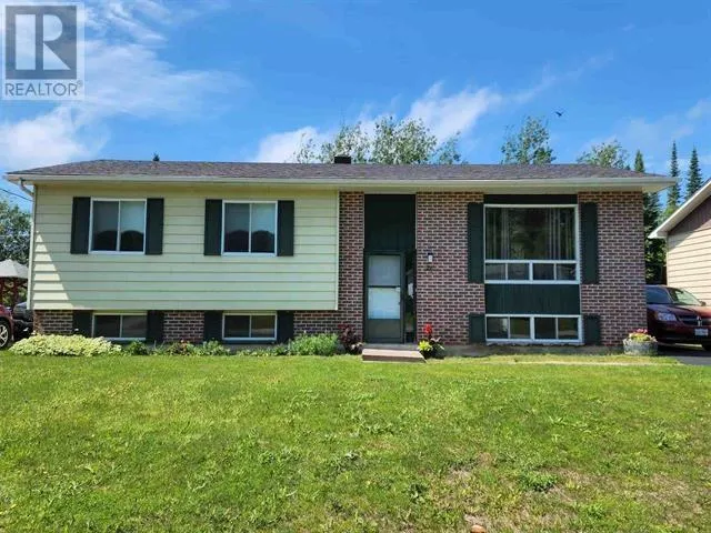 26 Matachewan Rd, Manitouwadge, Ontario P0T 2C0