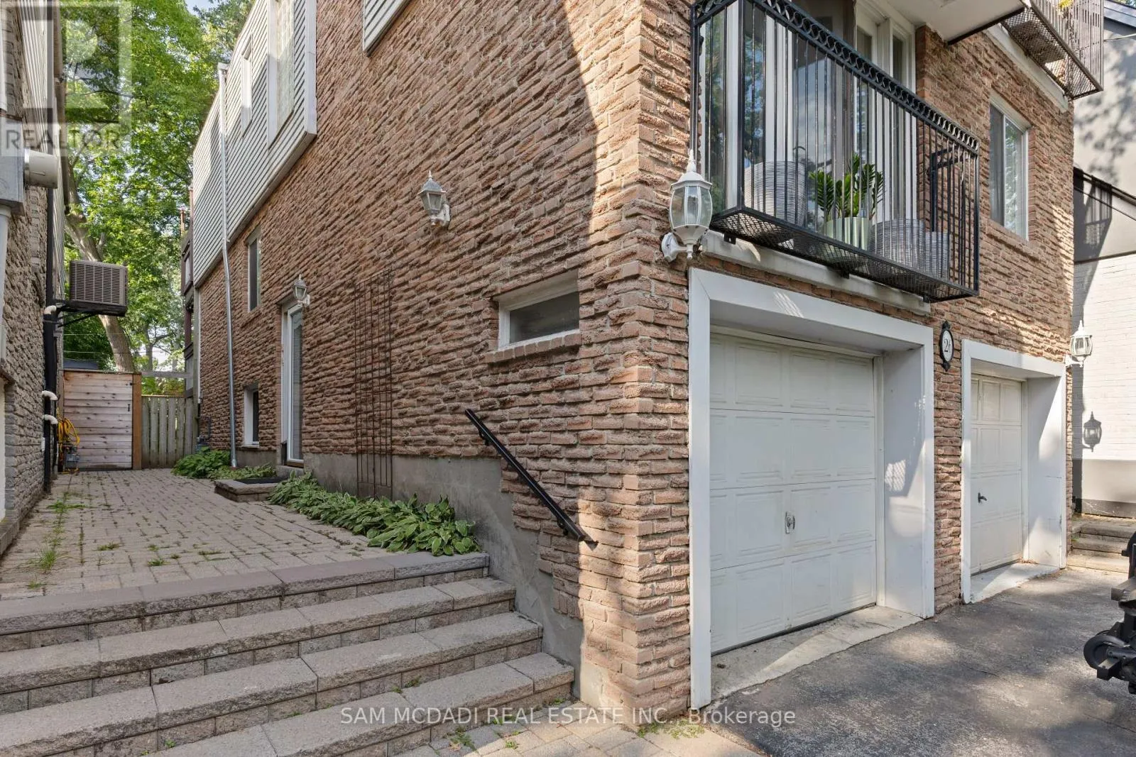 House for rent: 26 Pine Avenue, Toronto, Ontario M4E 1L8