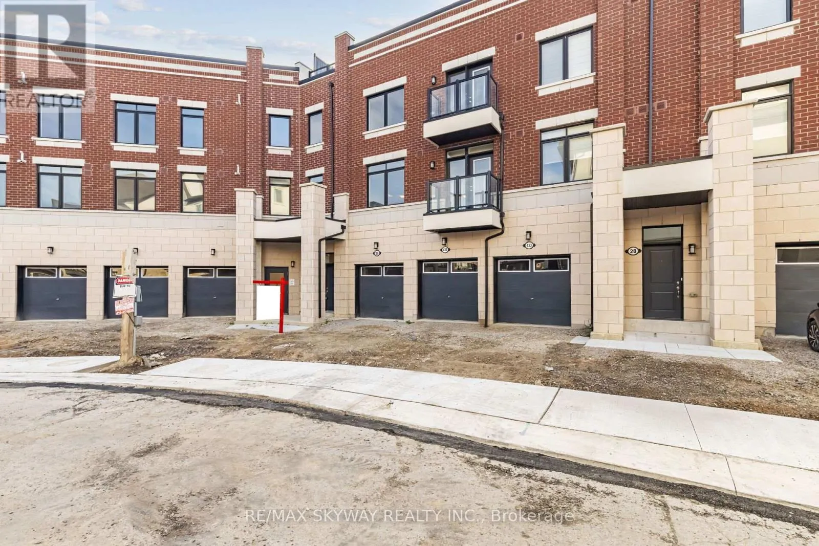 Row / Townhouse for rent: 26 Springdale Avenue, Caledon, Ontario L7C 4L4