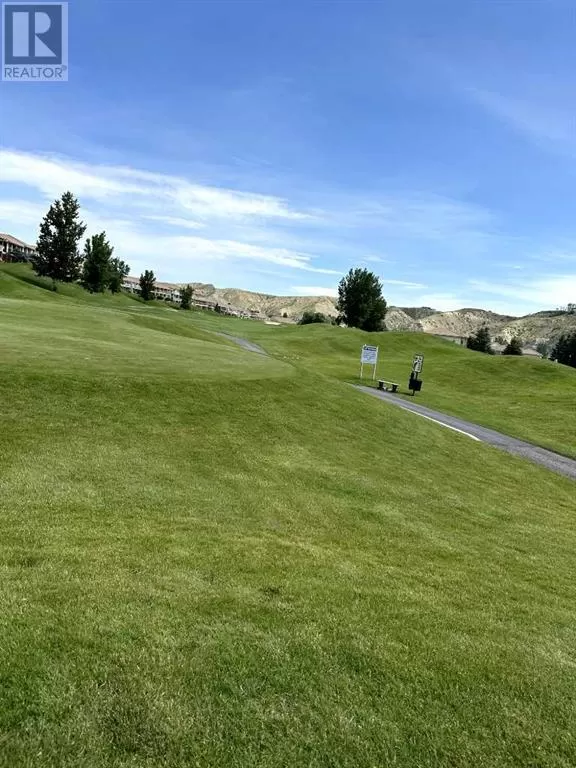 260 Canyon Boulevard W, Lethbridge, Alberta T1K 6V1