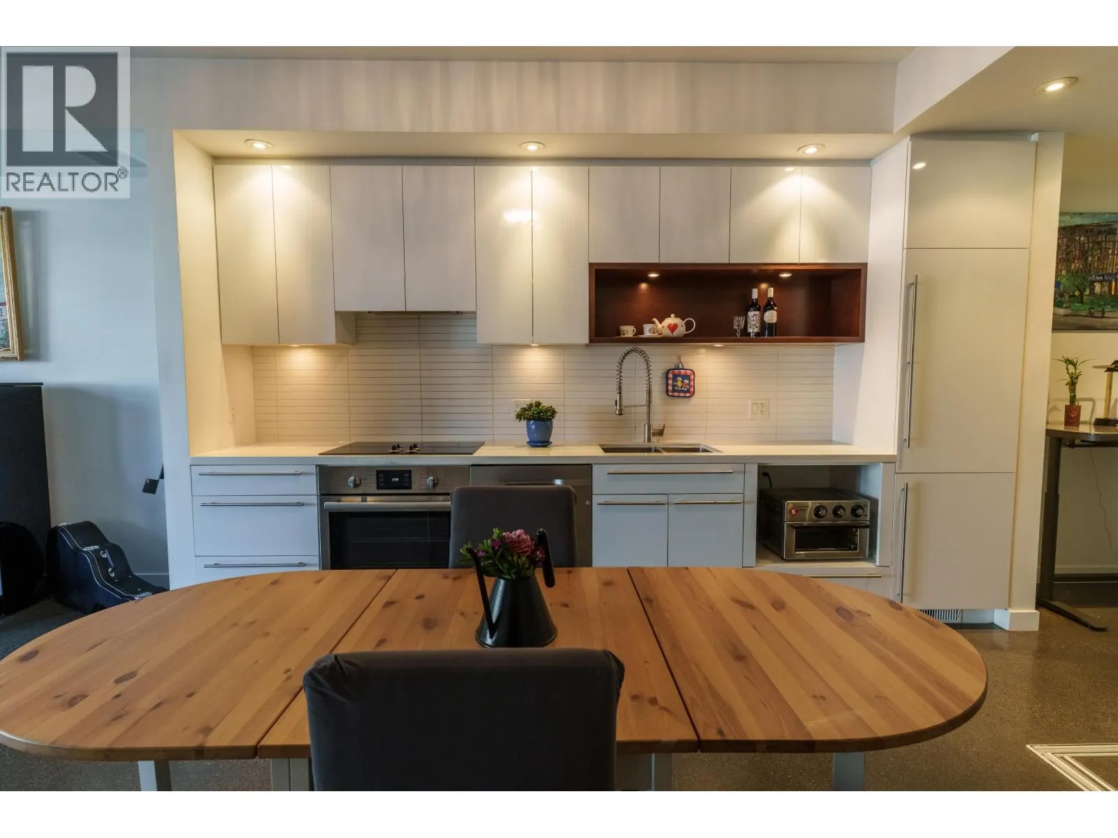 Row / Townhouse for rent: 260 E 2nd Avenue, Vancouver, British Columbia V5T 1B7