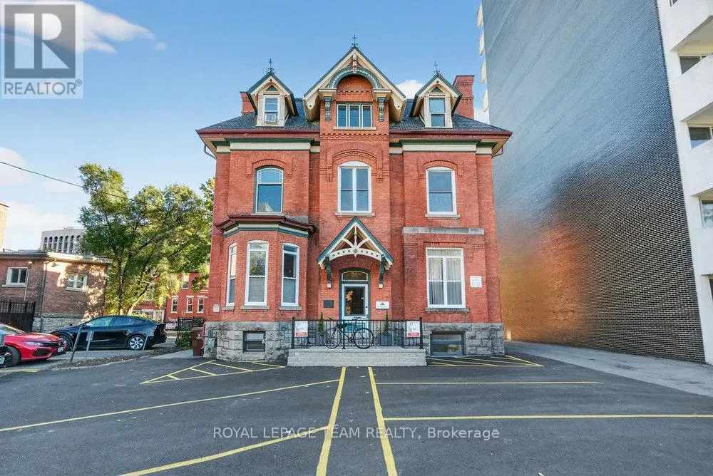 Other for rent: 260 Somerset Street W, Ottawa, Ontario K2P 0J6
