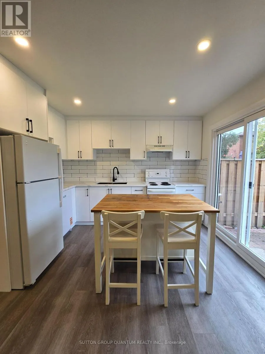 House for rent: 2602 Chisholm Court, Mississauga, Ontario L5C 3H9