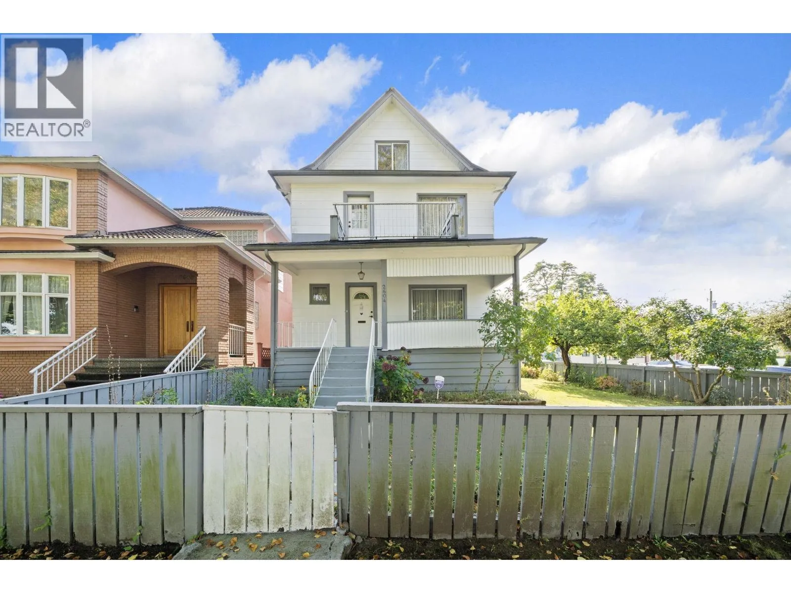 House for rent: 2604 E 19th Avenue, Vancouver, British Columbia V5M 2S4