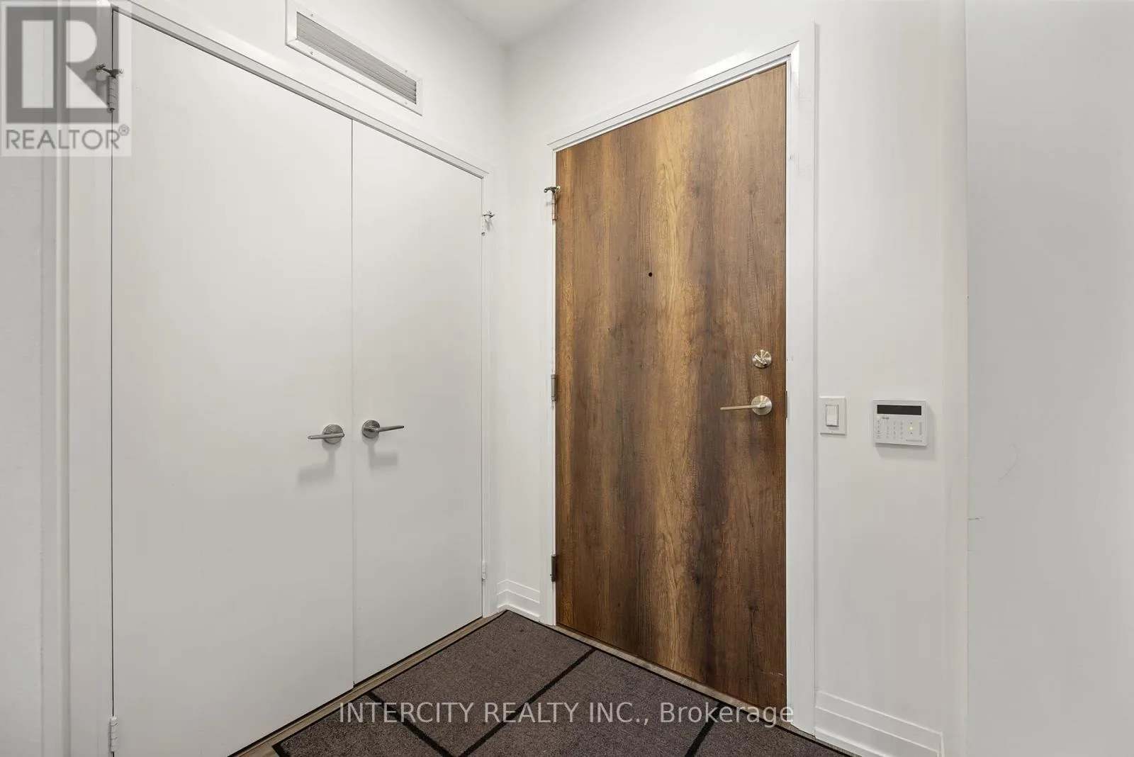 Apartment for rent: 2605 - 251 Manitoba Street, Toronto, Ontario M8Y 0C7