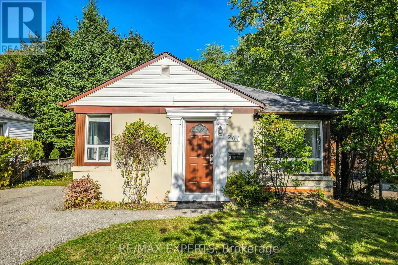 House for rent: 261 Helmer Avenue, Newmarket, Ontario L3Y 4L8