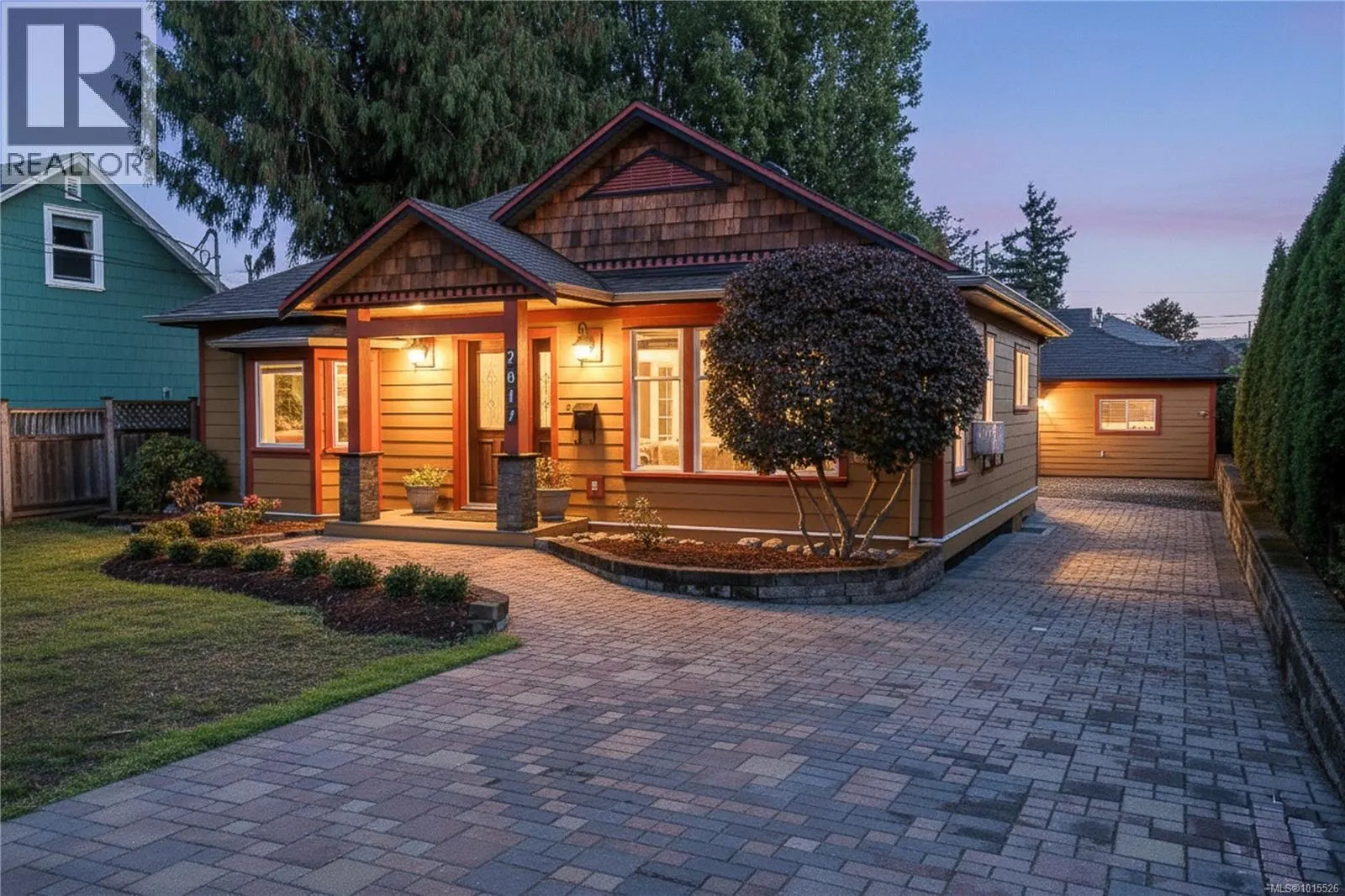 House for rent: 2617 Doncaster Dr, Victoria, British Columbia V8R 2W5