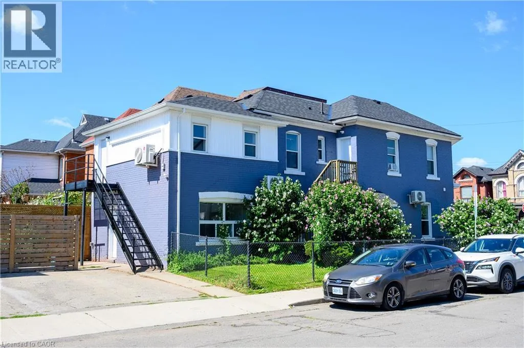 Fourplex for rent: 262 Robert Street, Hamilton, Ontario L8L 2R4