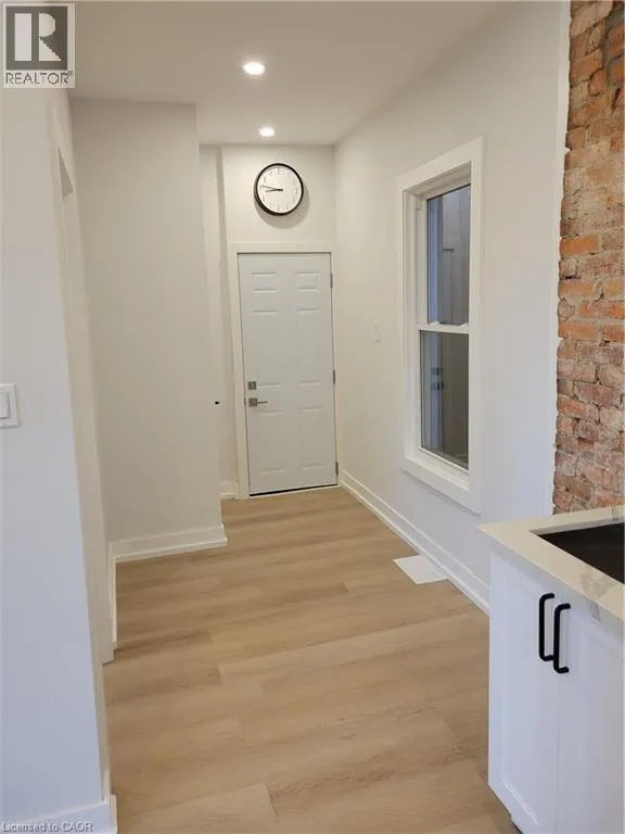 Apartment for rent: 262 Robert Street Unit# 2, Hamilton, Ontario L8L 2R4