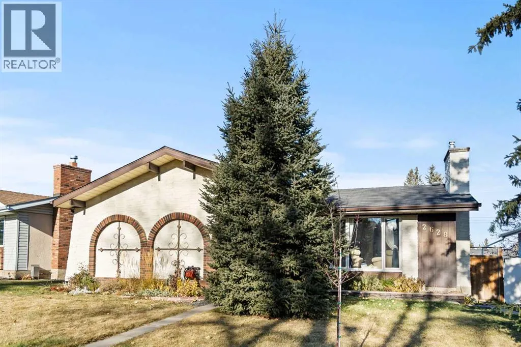 House for rent: 2628 106 Avenue Sw, Calgary, Alberta T2W 2J1