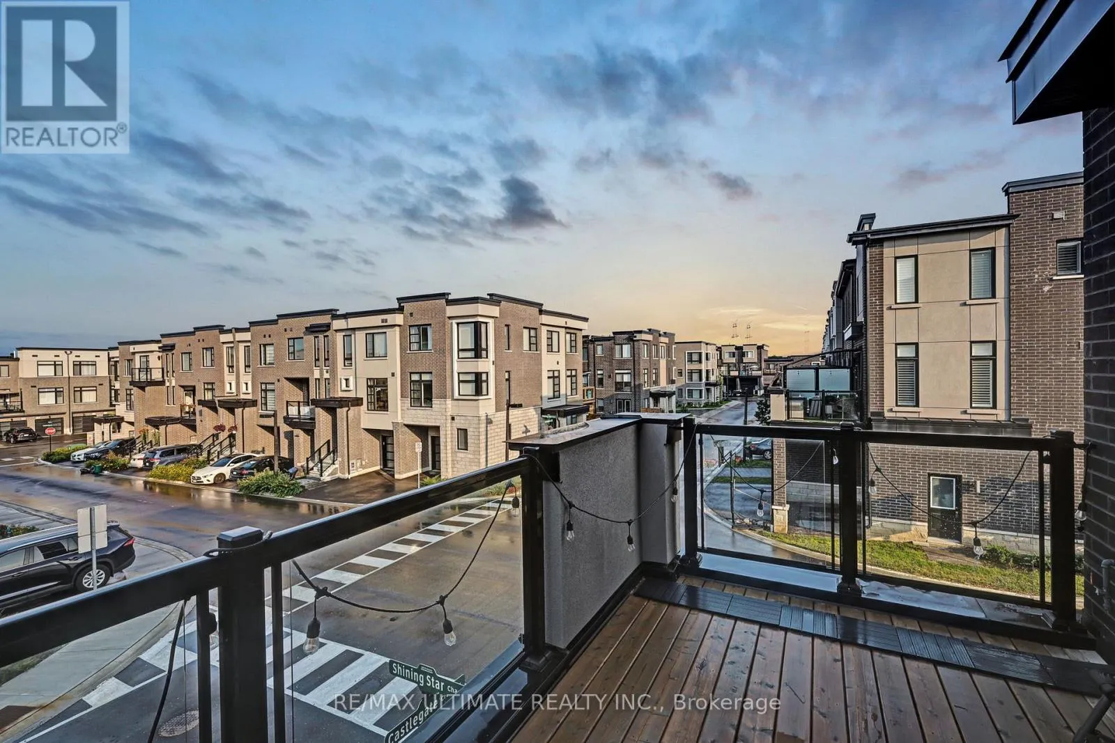 Row / Townhouse for rent: 2632 Castlegate Crossing Drive, Pickering, Ontario L1X 0H6