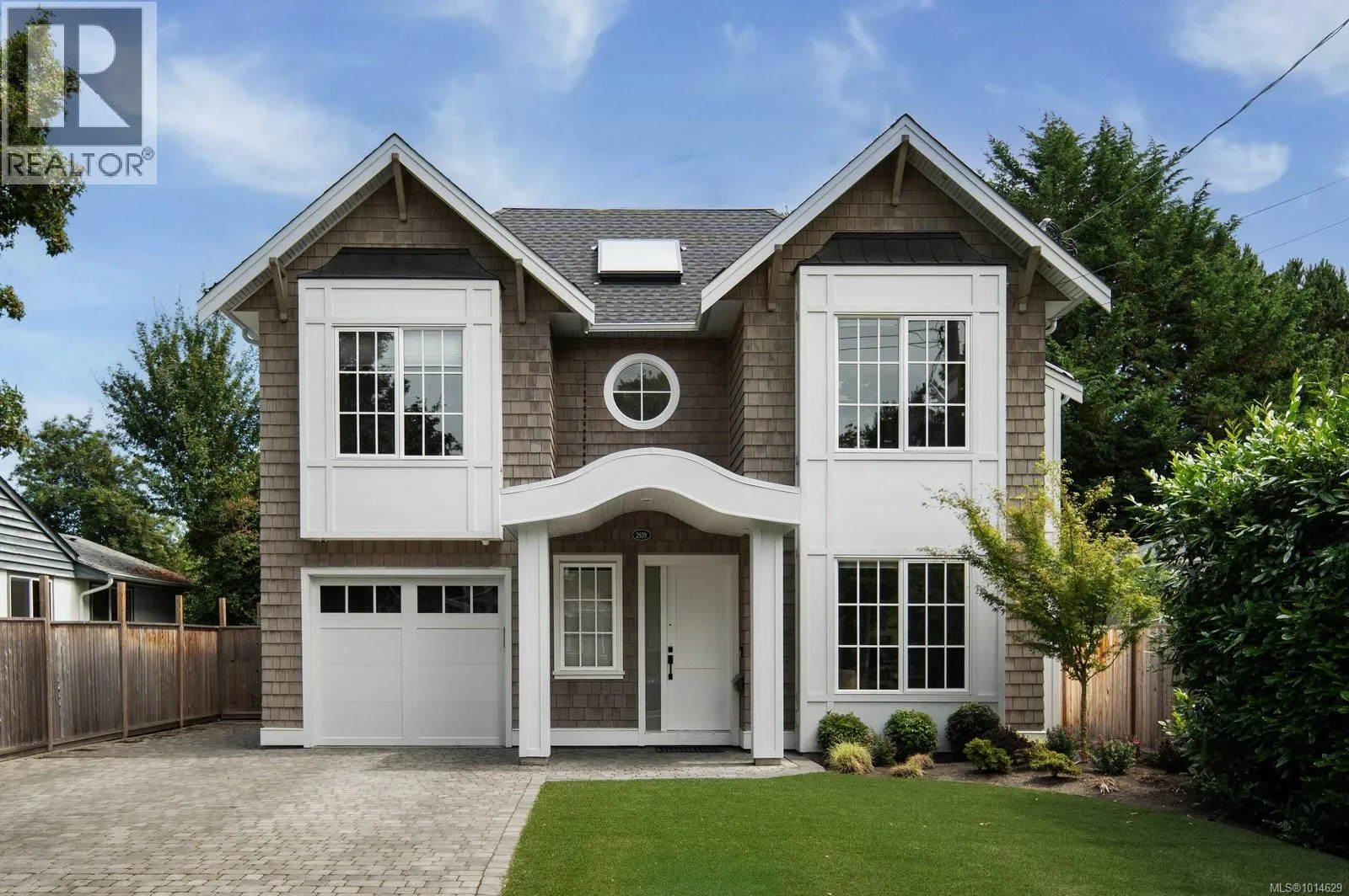 House for rent: 2639 Victor St, Victoria, British Columbia V8R 4E3