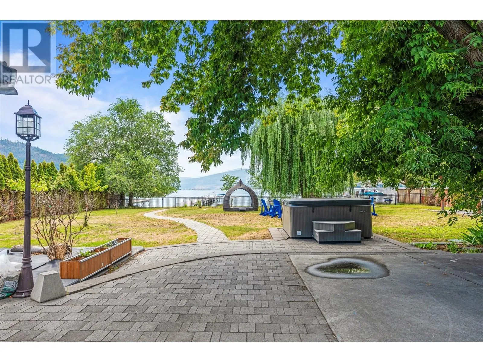 House for rent: 2640 Lakeshore Road, Vernon, British Columbia V1H 1N1