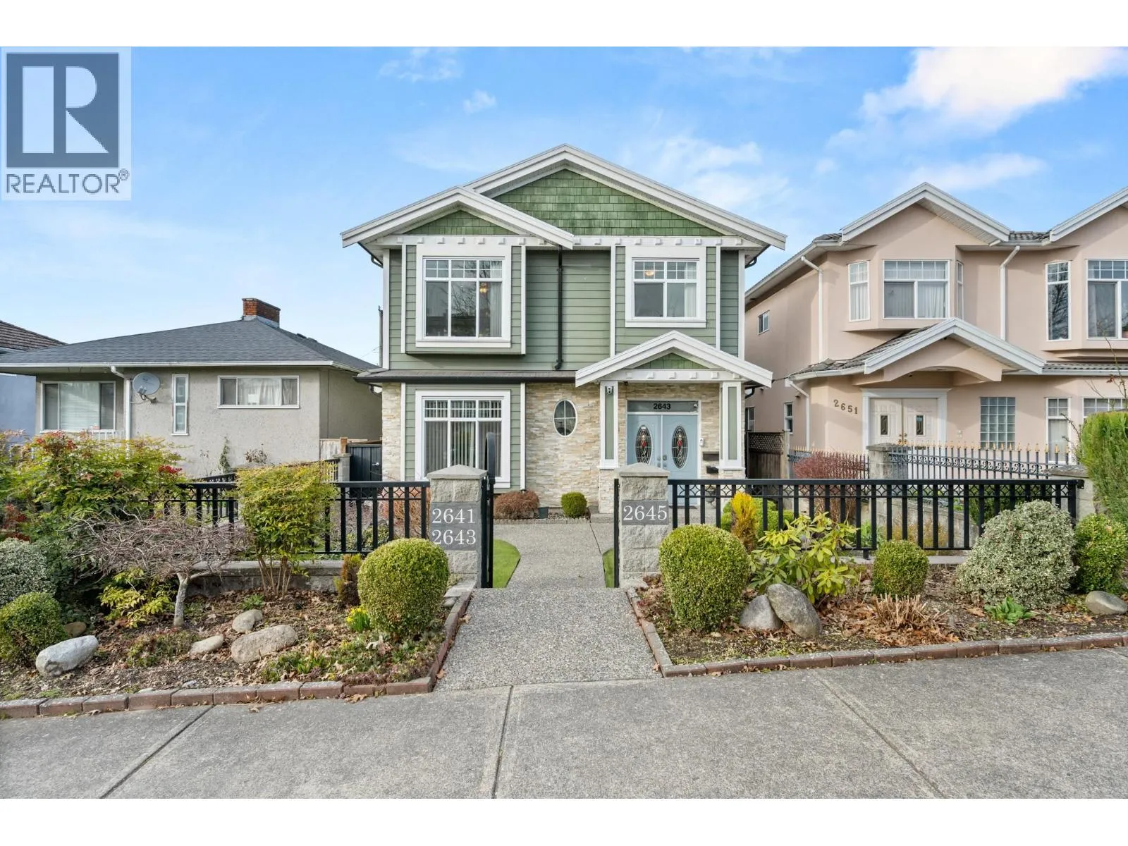 House for rent: 2643 E 8th Avenue, Vancouver, British Columbia V5M 1W4