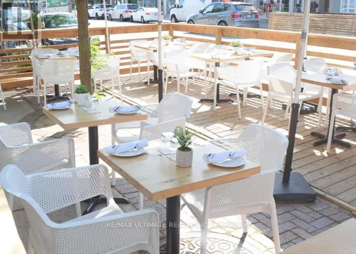 266 Lakeshore Road E, Oakville, Ontario L6J 1J1