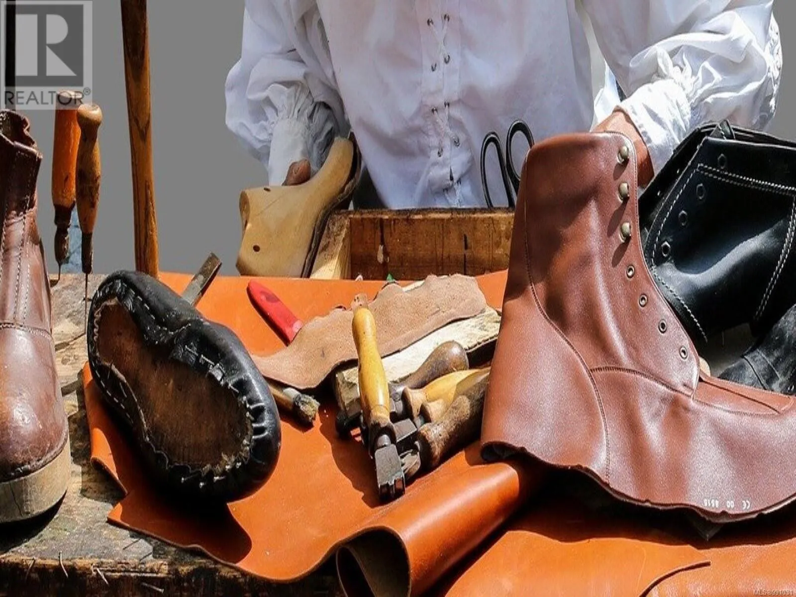 2672 Shelbourne St, Victoria, British Columbia V8R 4L9