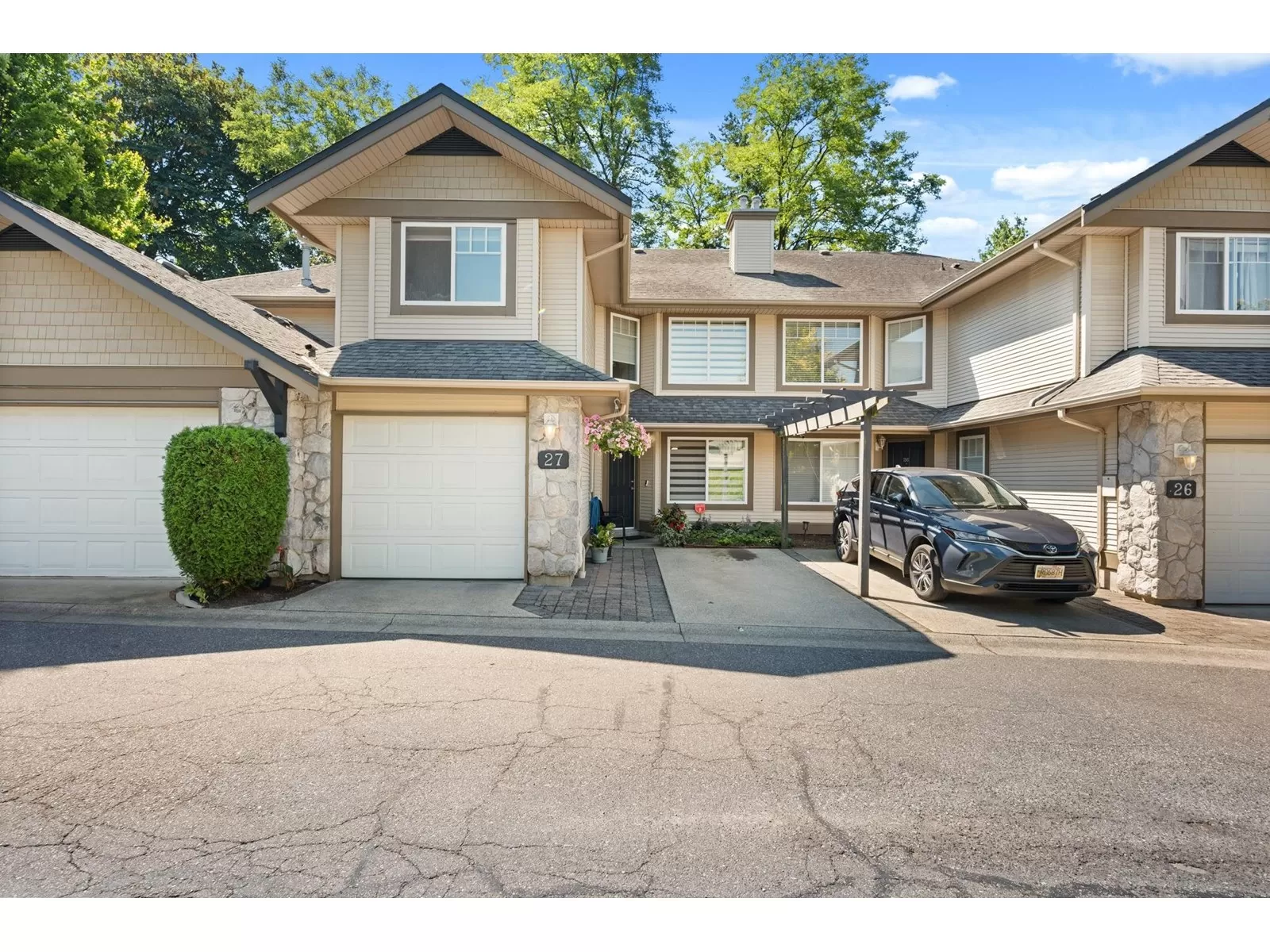 Row / Townhouse for rent: 27 8888 151 Street, Surrey, British Columbia V3R 0Z9