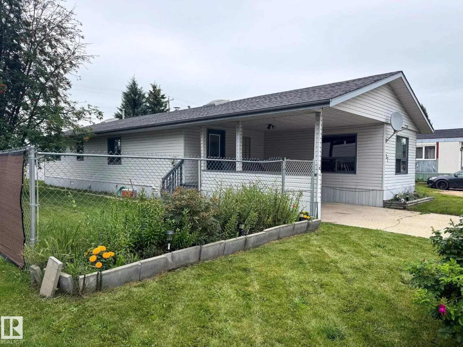 House for rent: 27 Auttreaux Dr, Whitecourt, Alberta T7S 1C8