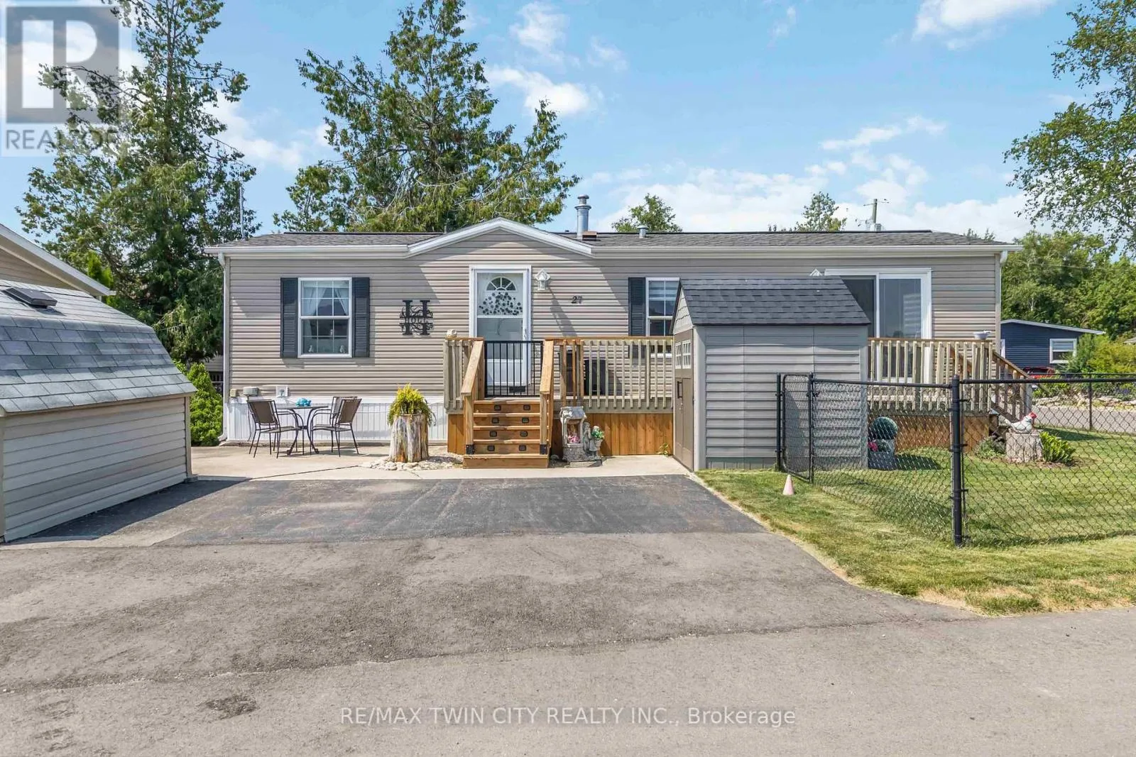 House for rent: 27 Elm Street, Puslinch, Ontario N1H 6H9