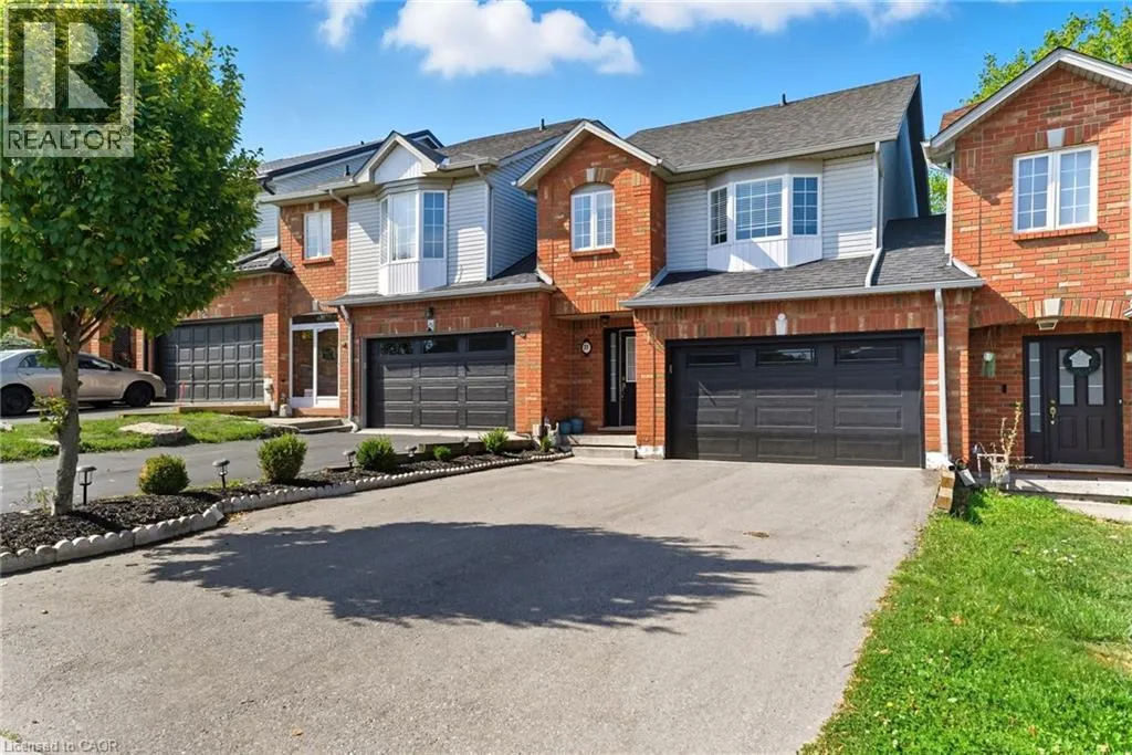 Row / Townhouse for rent: 27 Glenhollow Drive, Stoney Creek, Ontario L8J 3T2