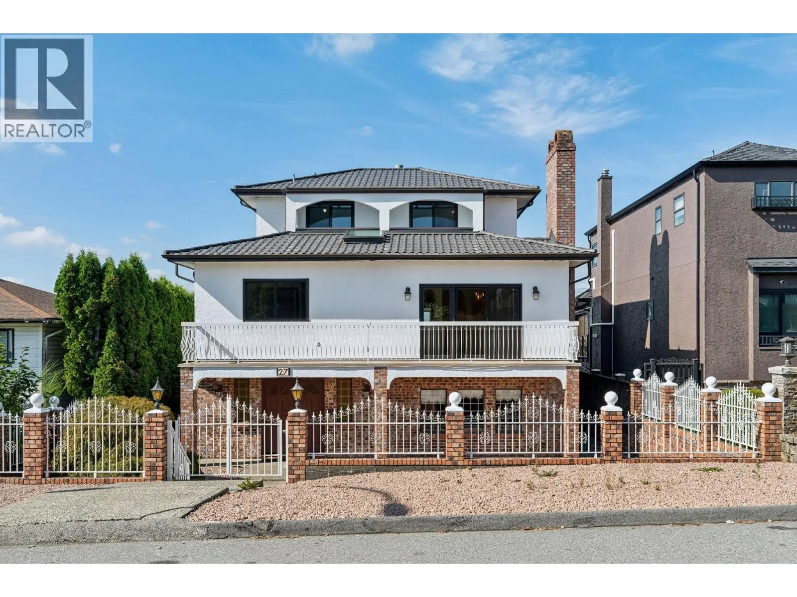 House for rent: 27 Grosvenor Avenue, Burnaby, British Columbia V5B 3N7