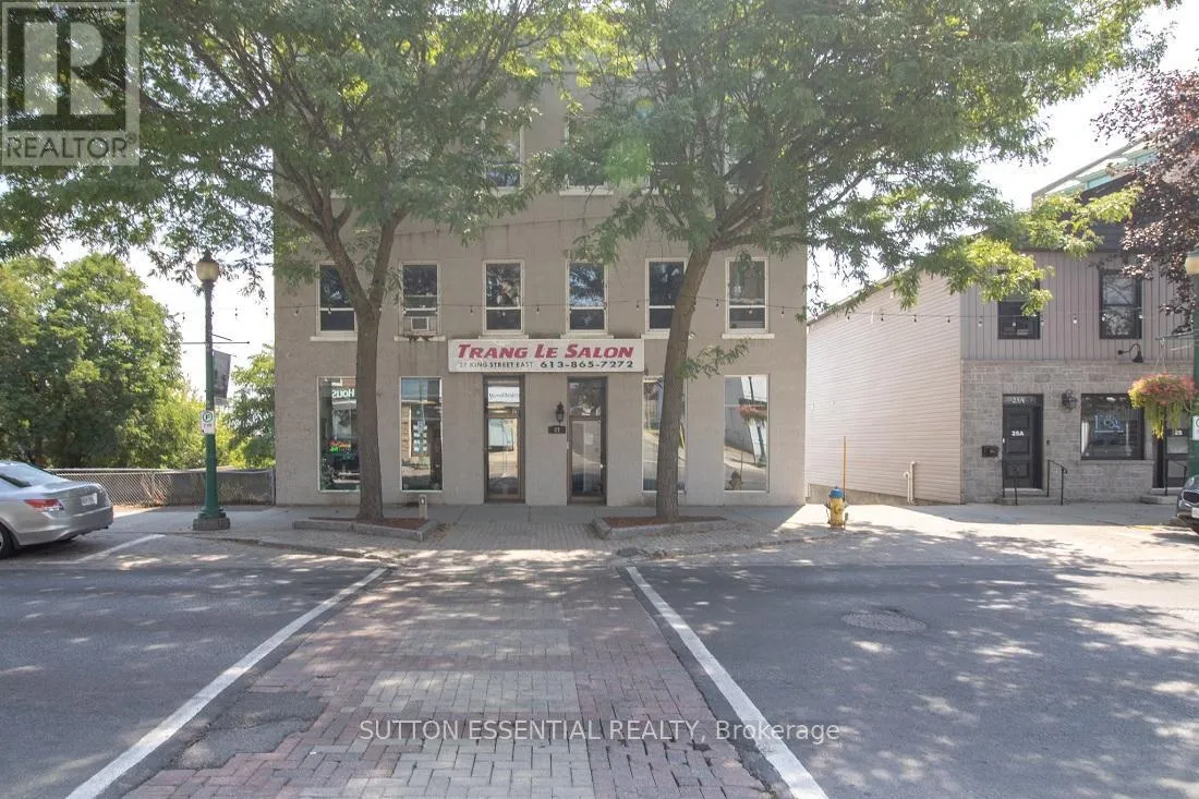 27 King Street E, Brockville, Ontario K6V 1A7