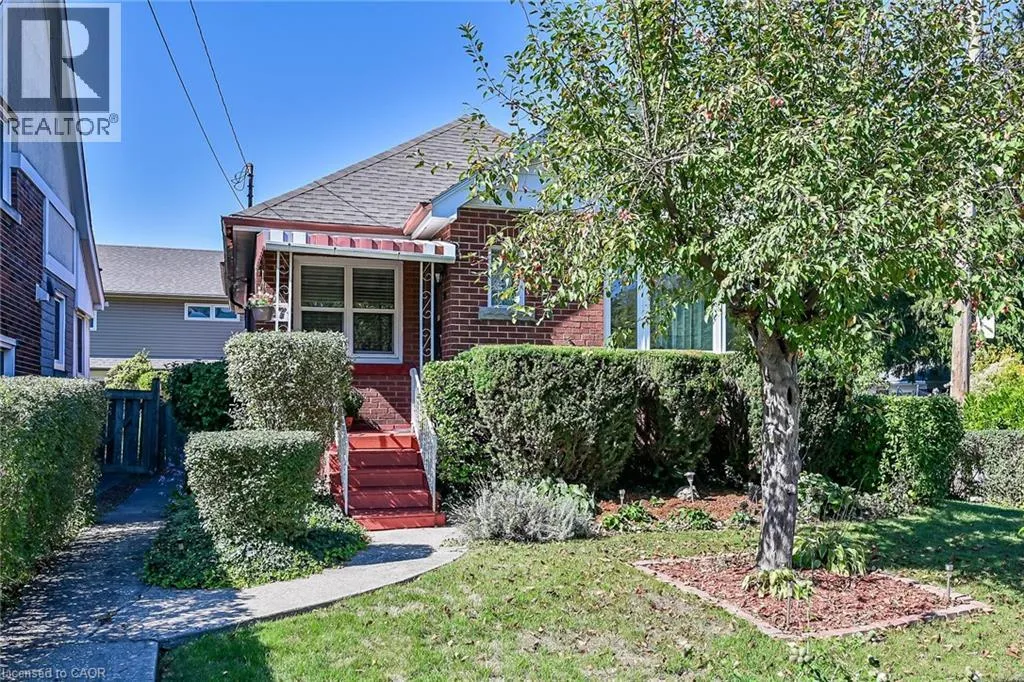 House for rent: 27 Paradise Road N, Hamilton, Ontario L8S 3S5