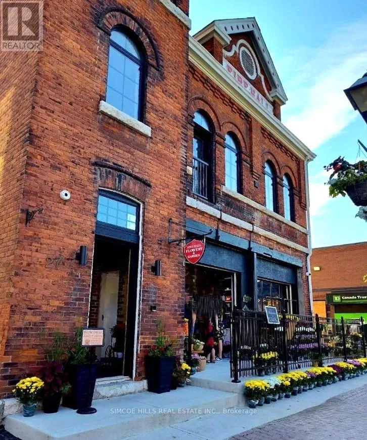 27 Peter Street, Orillia, Ontario L3V 4Y8