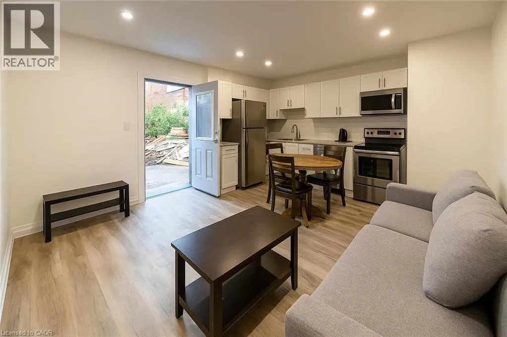 Apartment for rent: 27 Queenston Street Unit# 5, St. Catharines, Ontario L2R 2Y8