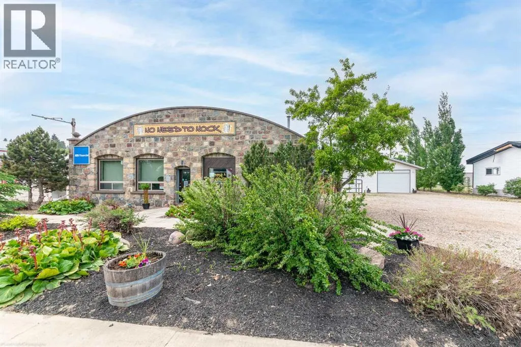 Commercial Mix for rent: 27 Railway Avenue S, Marwayne, Alberta T0B 2X0