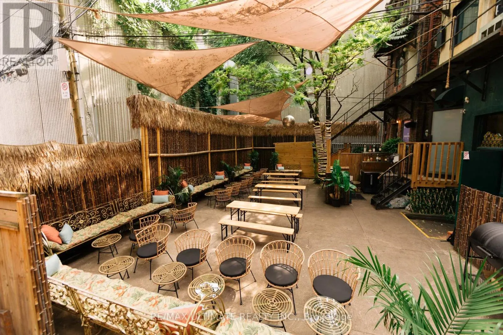 270 Adelaide Street, Toronto, Ontario M5H 1X6