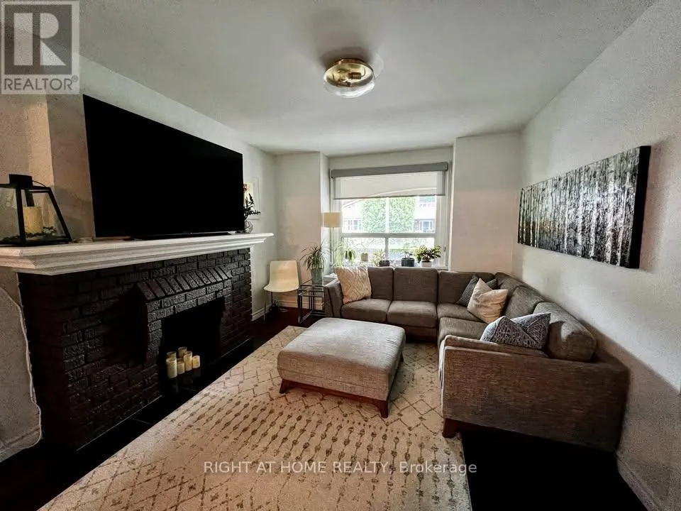 House for rent: 270 Glebeholme Boulevard, Toronto, Ontario M4J 1T2