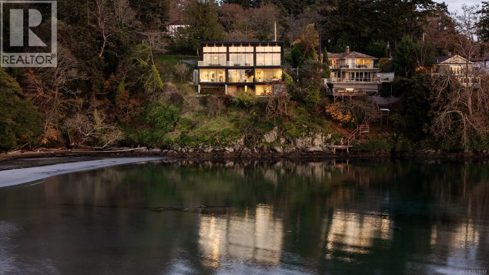 House for rent: 2701 Sea View Rd, Saanich, British Columbia V8N 1K7