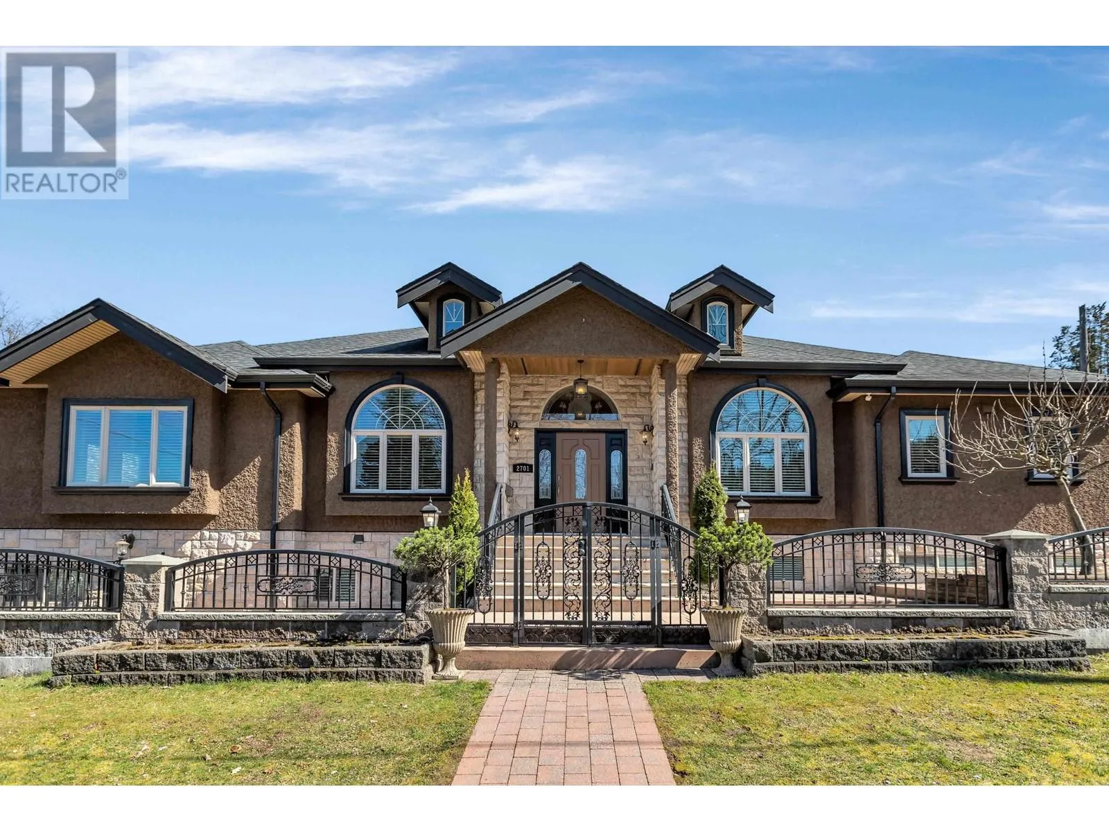 House for rent: 2701 St George Street, Port Moody, British Columbia V3H 2H1