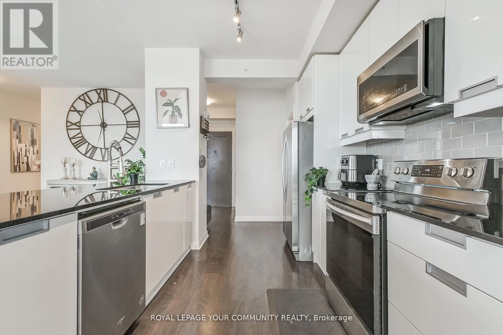 Apartment for rent: 2702 - 75 Eglinton Avenue W, Mississauga, Ontario L5R 0E5