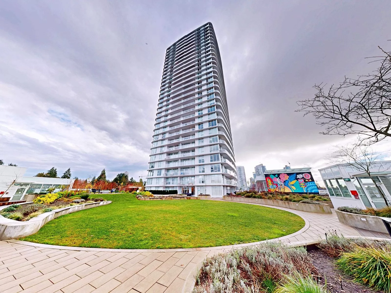 Apartment for rent: 2708 13685 102 Avenue, Surrey, British Columbia V3T 0S2