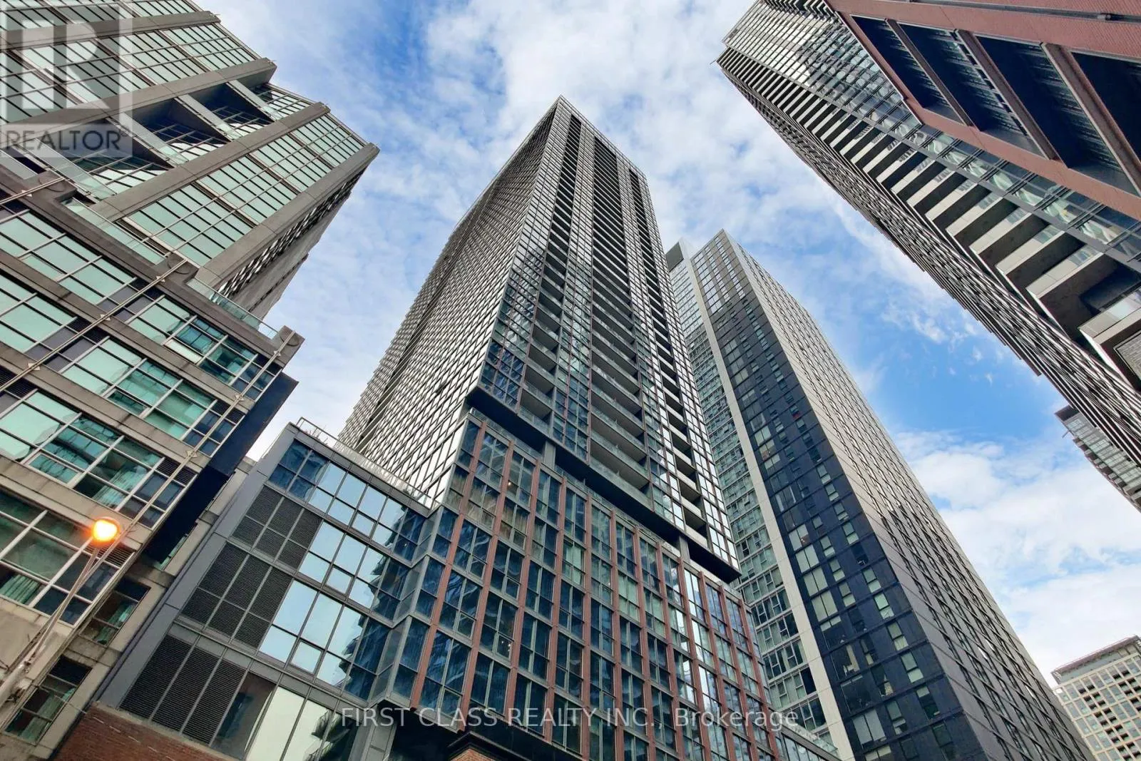 Apartment for rent: 2708 - 88 Blue Jays Way, Toronto, Ontario M5V 0L7