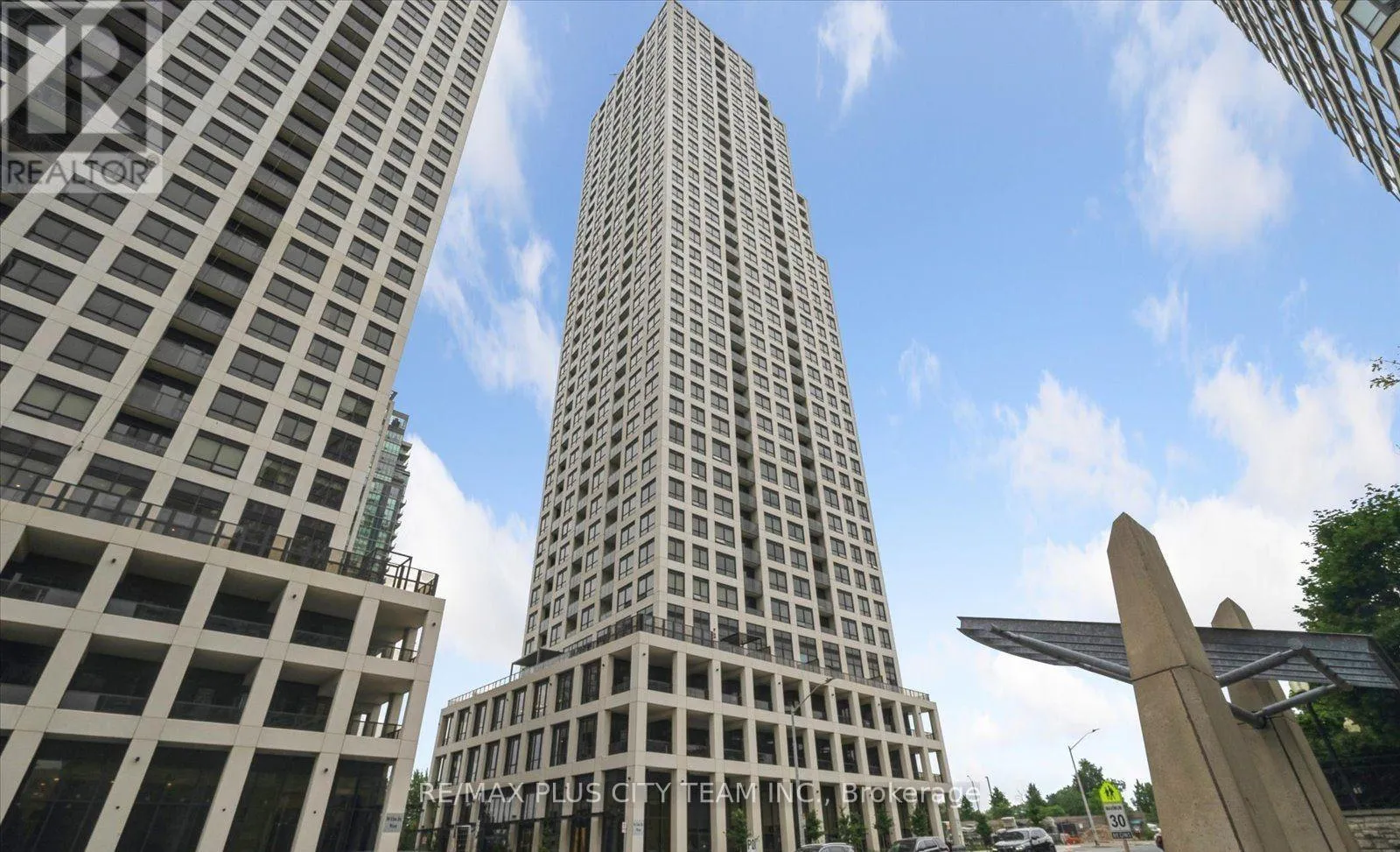 Apartment for rent: 2709 - 36 Elm Drive W, Mississauga, Ontario L5B 0N3