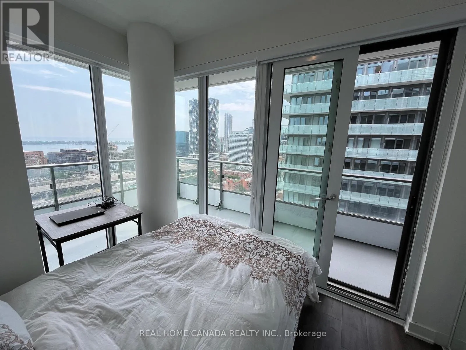 Apartment for rent: 2709-2 - 70 Princess Street, Toronto, Ontario M5A 1Y4