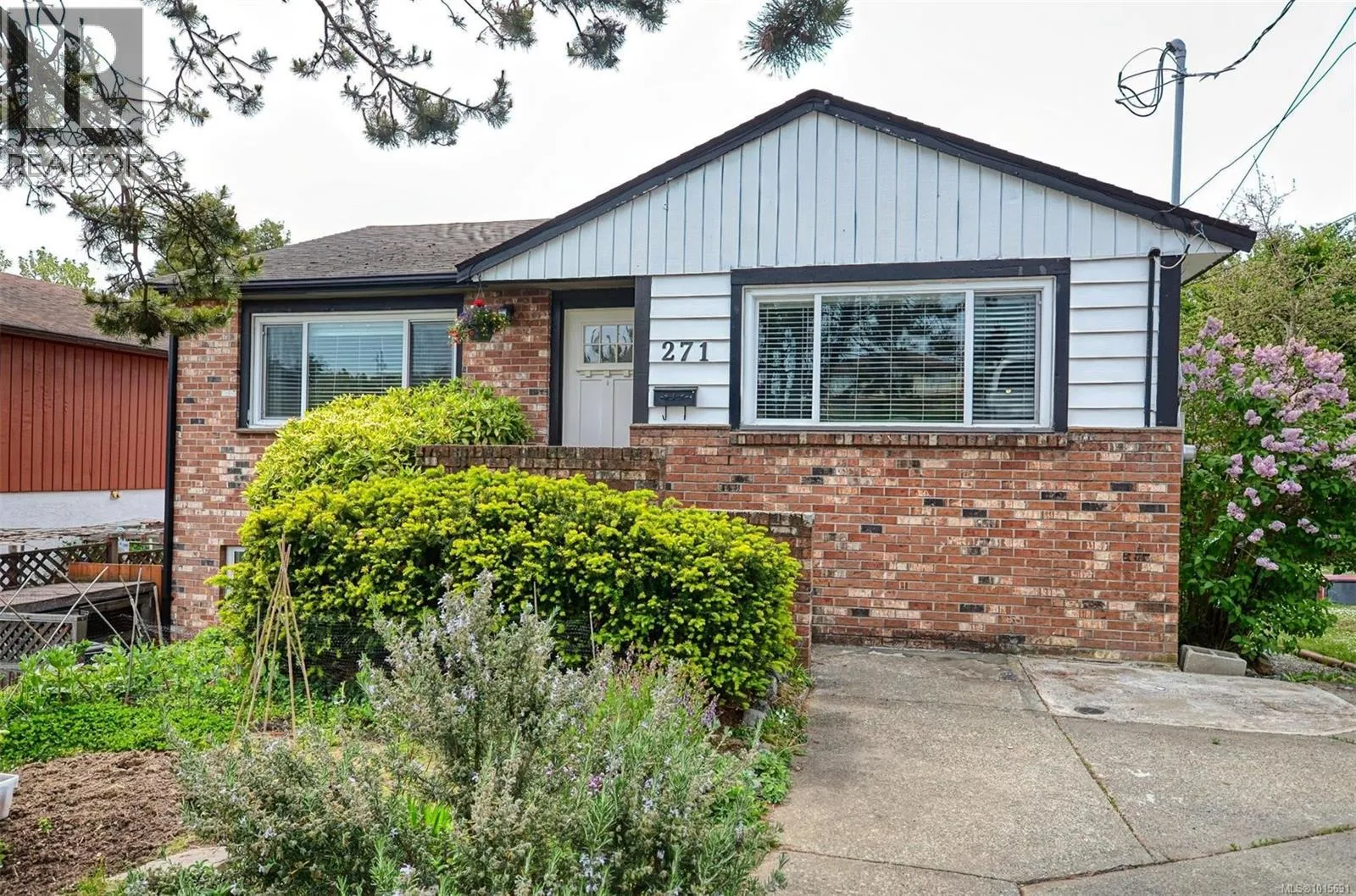 House for rent: 271 Battleford Ave, Saanich, British Columbia V8Z 1K7