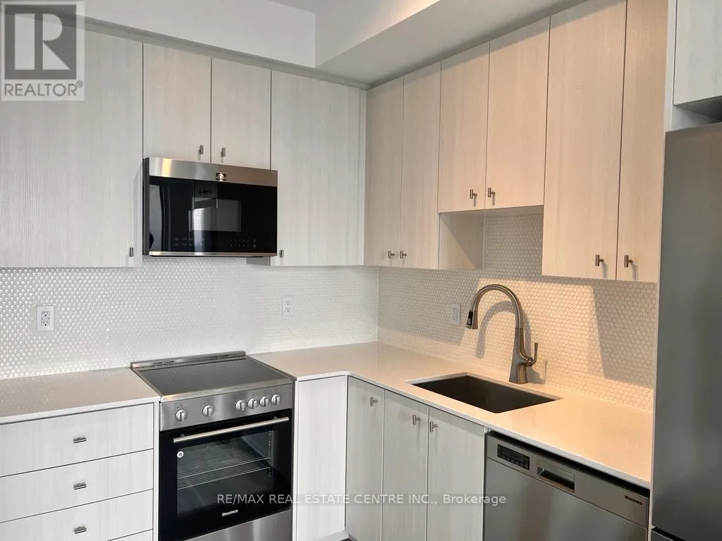 Apartment for rent: 2710 - 15 Wellington Street S, Kitchener, Ontario N2G 0E4