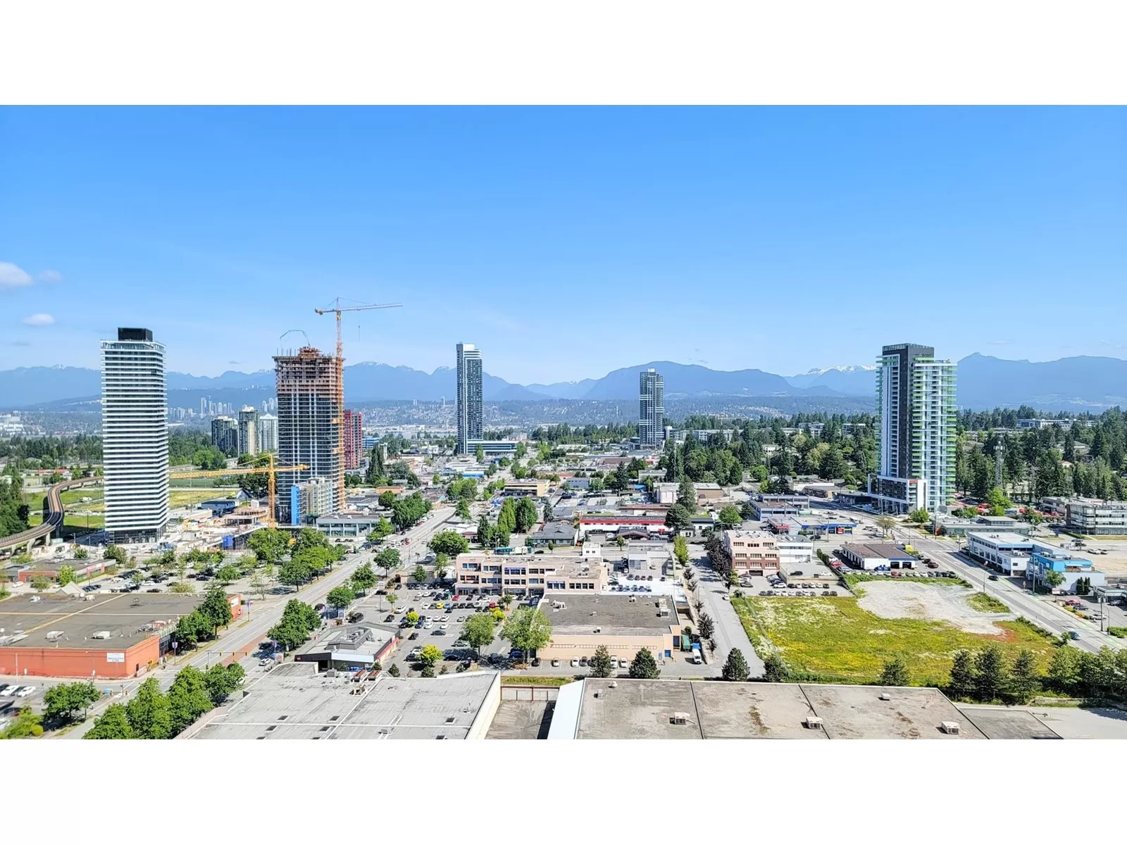 Apartment for rent: 2712 13685 102 Avenue, Surrey, British Columbia V3T 1N7