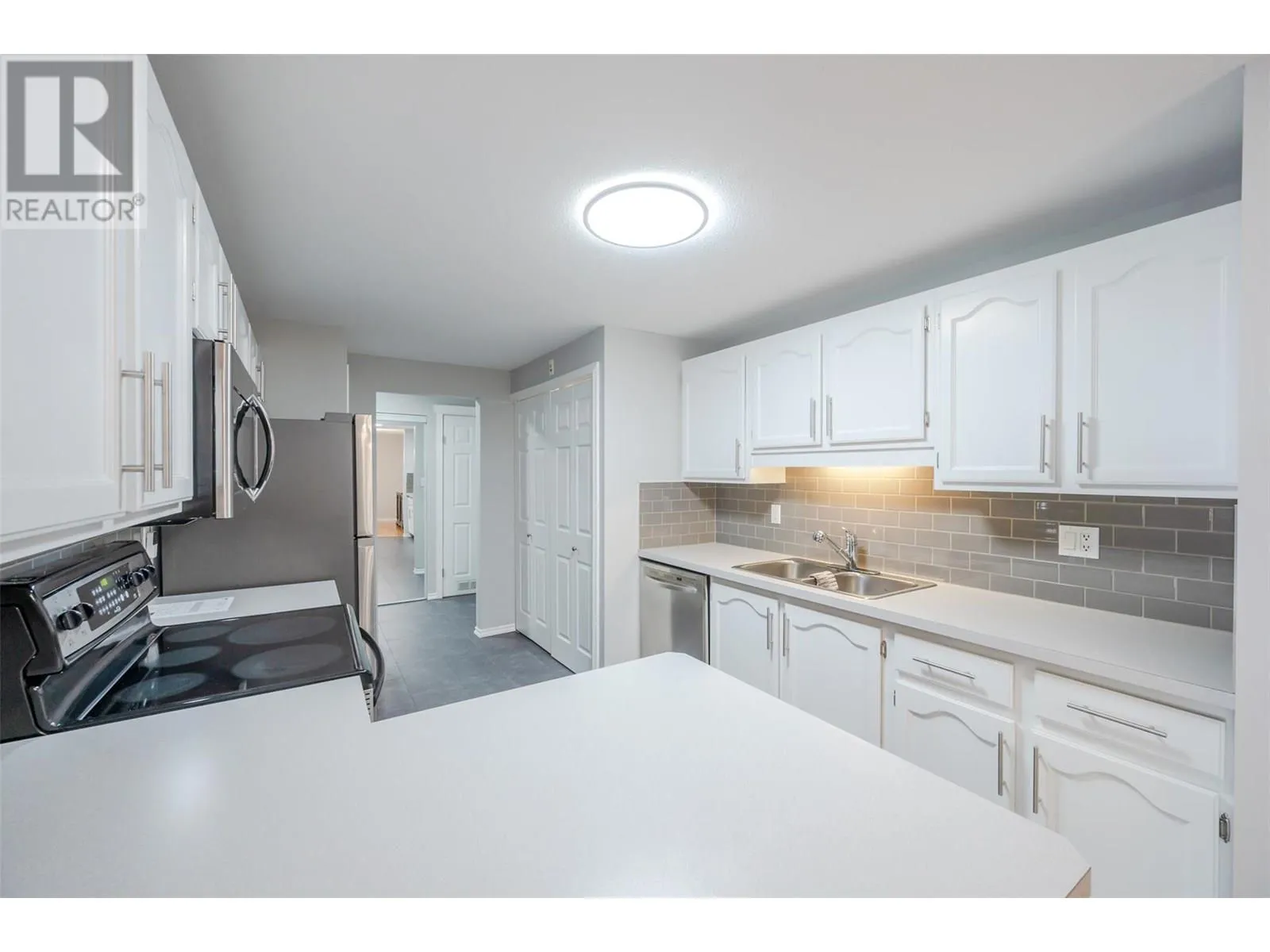 Apartment for rent: 272 Green Avenue W Unit# 208, Penticton, British Columbia V2A 3T2